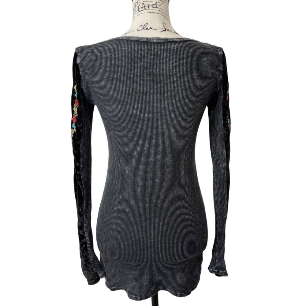 T Party Women Size M Thermal Top Embroidered Floral Velvet Trim Long Sleeve Gray - Picture 3 of 7
